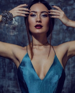 Александра Попова