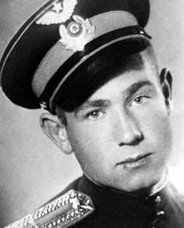 Алексей Леонов в молодости