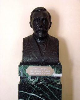 Бюст ​Альфреда Нобеля