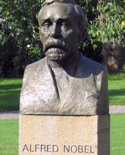 Бюст ​Альфреда Нобеля