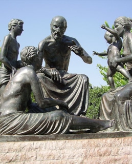 Памятник Гиппократу