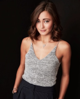 ​Элла Пернелл​