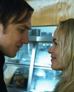 Ларс Айдингер и Нина Хосс в фильме «Окно в лето»