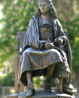 Статуя Блеза Паскаля