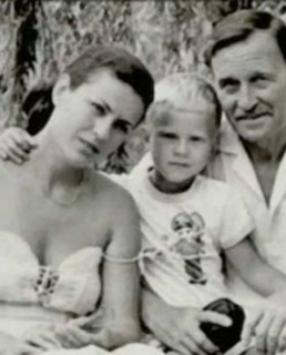 Валентина Толкунова и Юрий Папоров с сыном