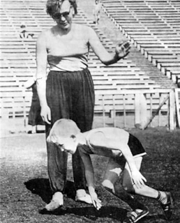 Олег Блохин в жетстве и его мама