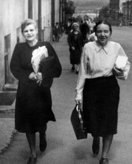 Вера Панова с коллегой