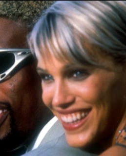 Эмма Сьоберг в фильме «Суперагент Саймон»