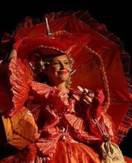 Мариэтта Цигаль-Полищук в спектакле «Женитьбе Бальзаминова»