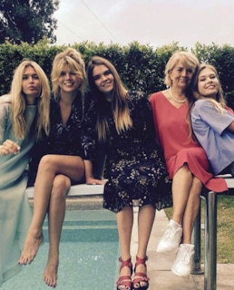 Виктория Галушка с мамой и сестрами