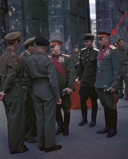 Георгий Жуков и Константин Рокоссовский в Берлине в 1945 году