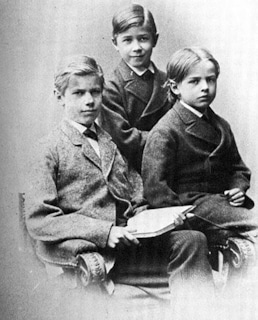 Макс Вебер в детстве с братьями