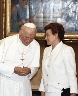 Наина Ельцина и Иоанн Павел II