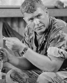 Том Беренджер