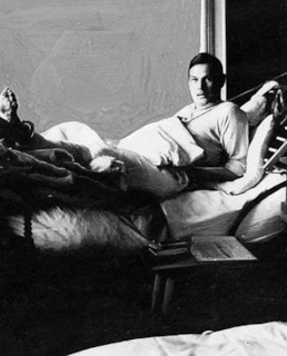 Рихард Зорге в госпитале после ранения