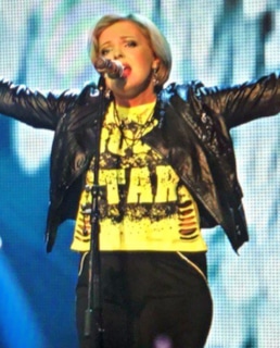 Певица Яна (Яна Будянская) на сцене