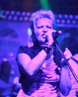 Певица Яна (Яна Будянская) на сцене