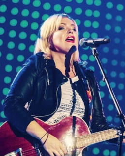 Певица Яна (Яна Будянская) на сцене