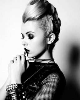 Мика Ньютон