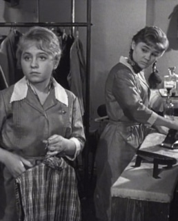 Людмила Гнилова в фильме «Лёгкая жизнь»