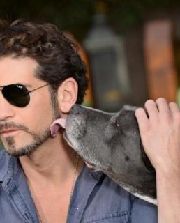 Джон Бернтал с собакой