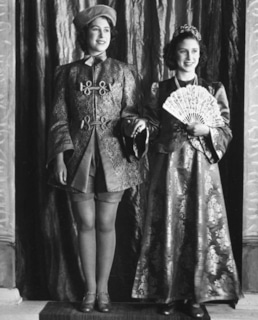 Елизавета II и принцесса Маргарет