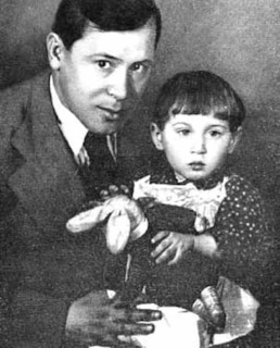 Муса Джалиль и его дочь Чулпан