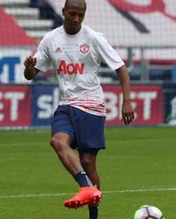 Эшли Янг на тренировке