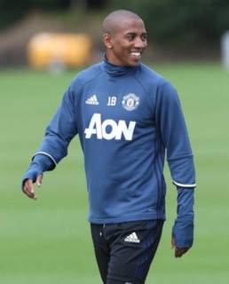 Эшли Янг на тренировке