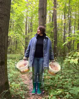 Ирина Гордиенко в лесу