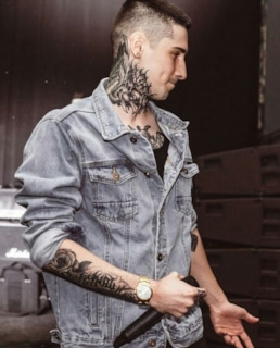 Рэпер Bumble Beezy на сцене