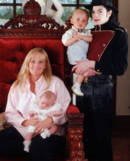 Дебби Роу и Майкл Джексон с детьми