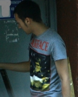 Жан Ленюк возле подъезда