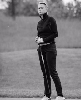 Евгения Ефимова играет в гольф