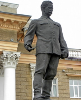 Памятник Серго Орджоникидзе