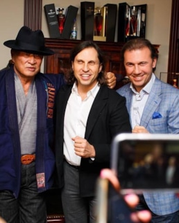 Антонио Паласиос-Фернандес и Рамон Паласиос-Фернандес со знаменитыми клиентами