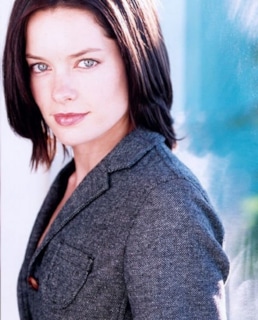 Джина Холден