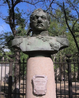 Памятник Фаддею Беллинсгаузену