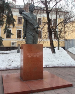 Памятник Вере Мухиной