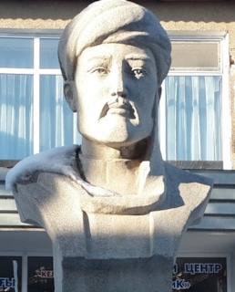 Памятник Алишеру Навои