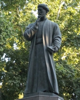 Памятник Алишеру Навои