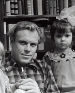 Солоухин с семьей. Дети солоухина. Портрет солоухина. Дети солоухина. Дети солоухина.