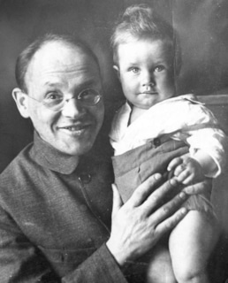 Исаак Бабель с сыном