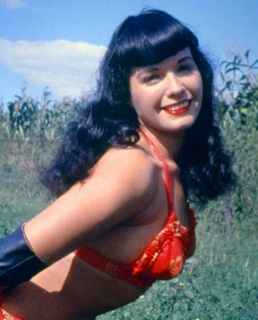 Бетти Пейдж в купальнике