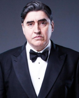 Альфред Молина