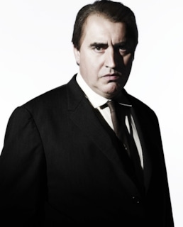 Альфред Молина