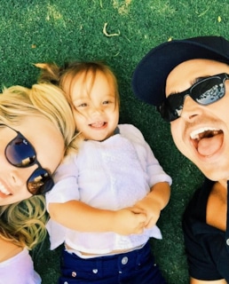 Джо Кинг и Кэндис Аккола с дочерью