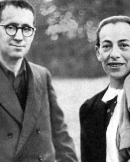 Бертольд Брехт и его вторая жена Елена Вайгель