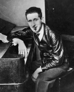 Писатель Бертольд Брехт