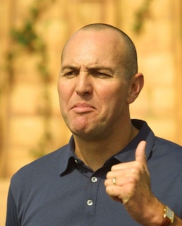 Актер Арнольд Вослу